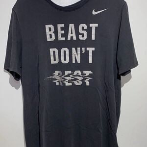 The Nike Tee Men's Short Sleeve Beast Don't Rest Dri-Fit Gray T-shirt Size L